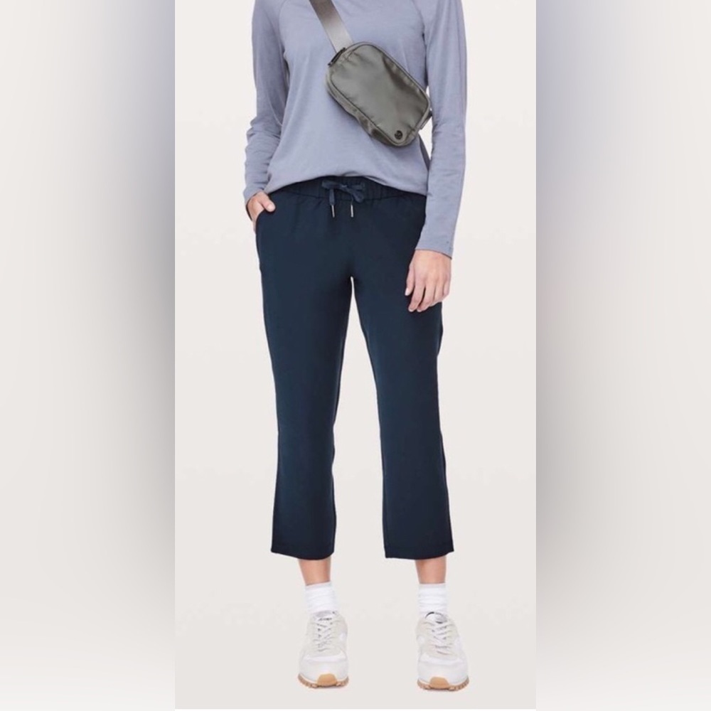 Lululemon On The Fly Crop Woven 23” Navy Pants | 8